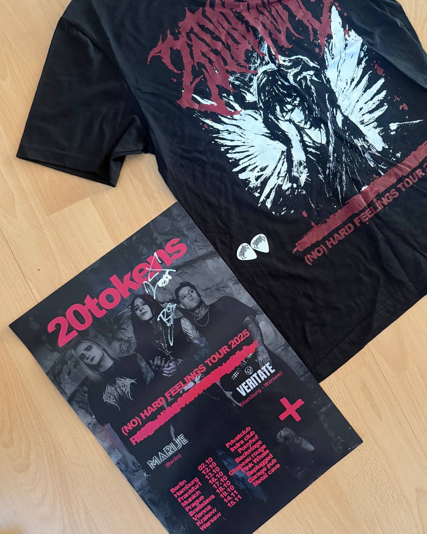(NO)HARD FEELINGS tour shirt + signed 2025 poster + 2 picks